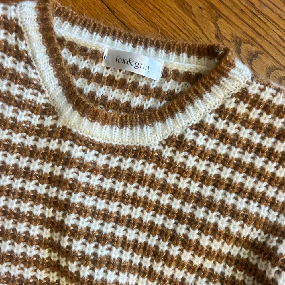 Fox & Gray Cropped Large Pullover Sweater